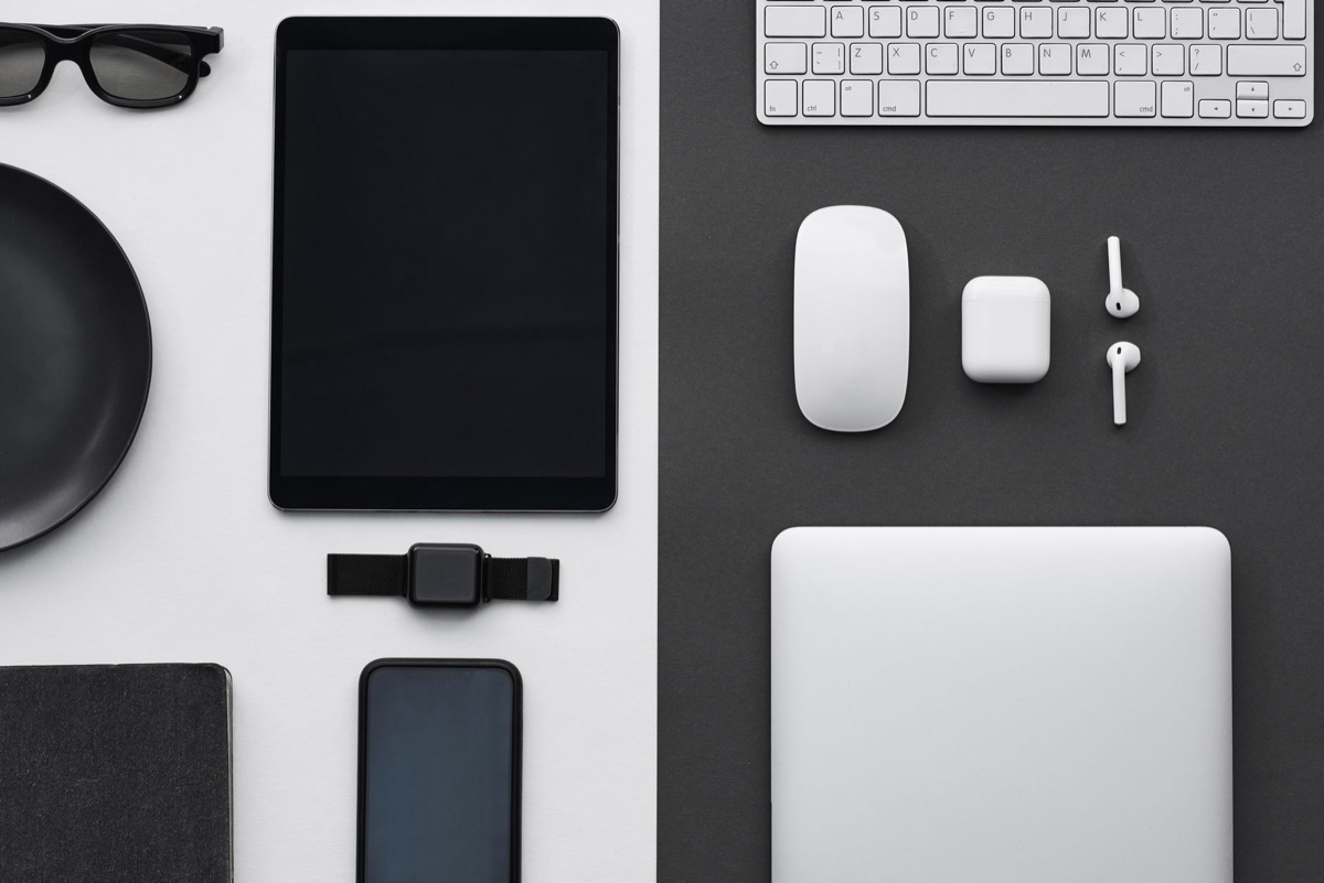 australian tech gadget auf weißem hintergrund