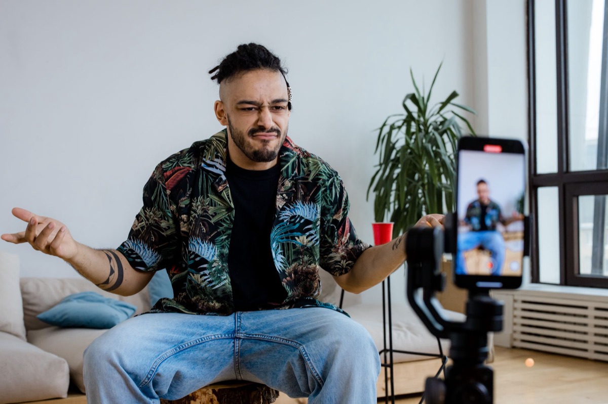 Un YouTubeur australien teste un smartphone