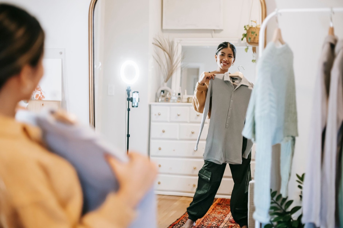 Influencer australiana en estudio de video