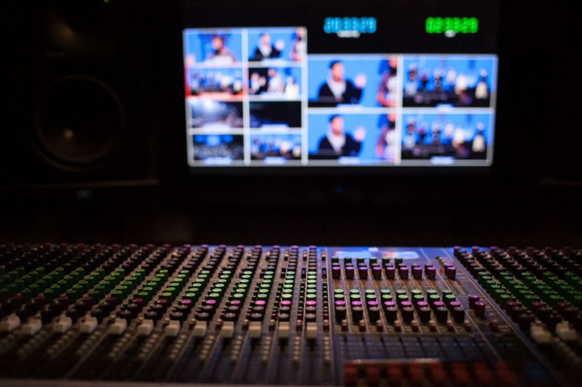 Australian digital media workspace in 2000s
