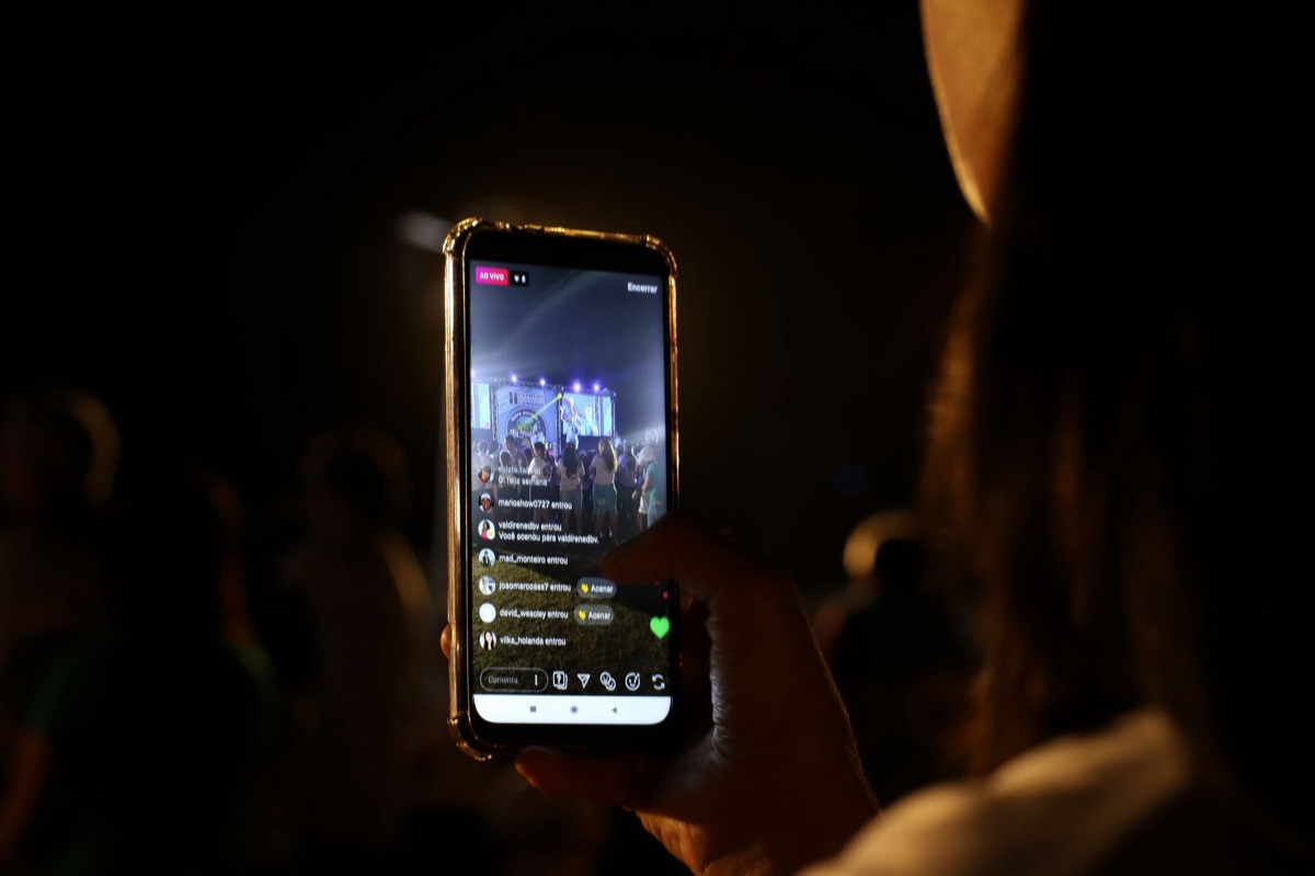 global audience watching youtube stream
